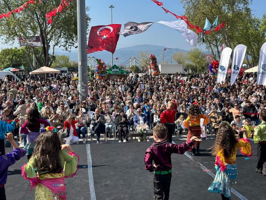 BANDIRMA CUMHURİYET MEYDANI’NDA 23 NİSAN COŞKUSU!