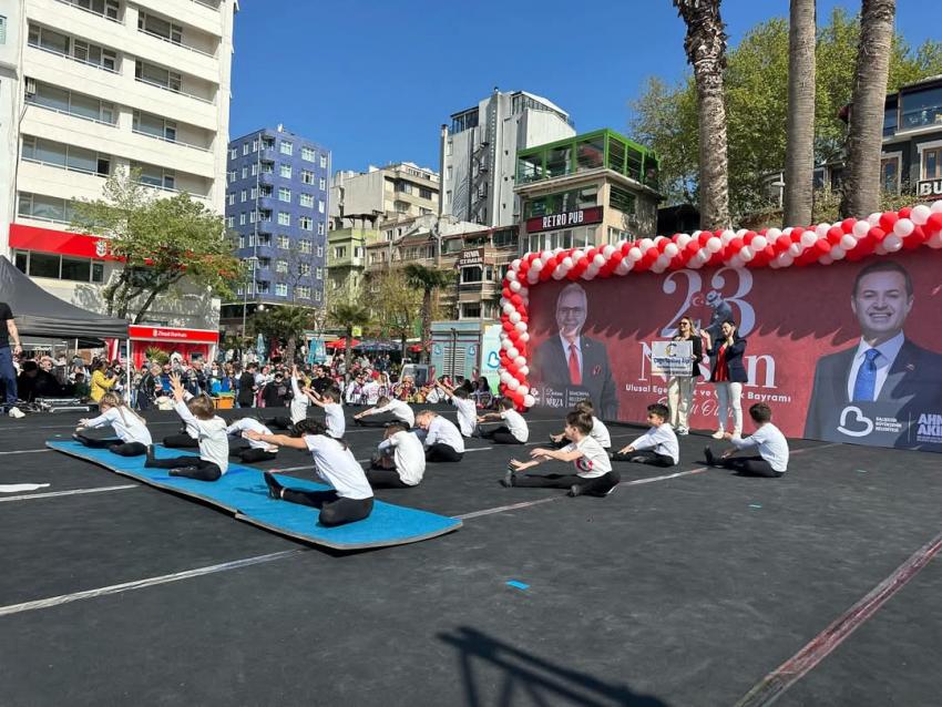 BANDIRMA CUMHURİYET MEYDANI’NDA 23 NİSAN COŞKUSU!