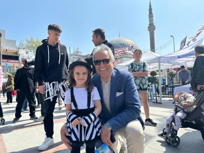 BANDIRMA CUMHURİYET MEYDANI’NDA 23 NİSAN COŞKUSU!