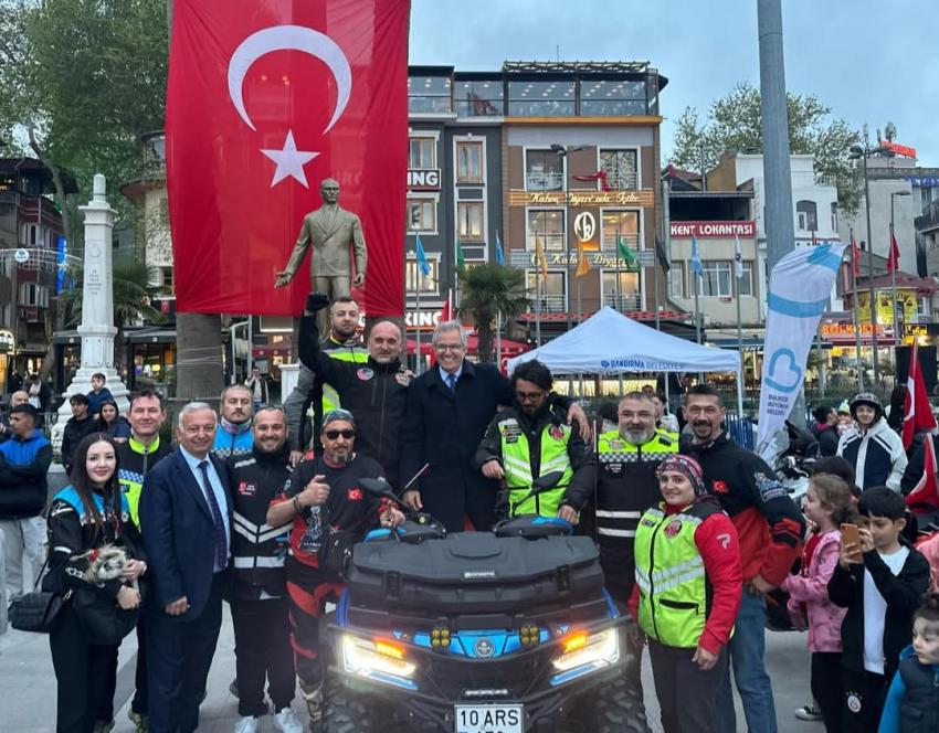 BANDIRMA’DA 23 NİSAN COŞKUSU MOTOSİKLET KORTEJİYLE ZİRVEYE TAŞINDI
