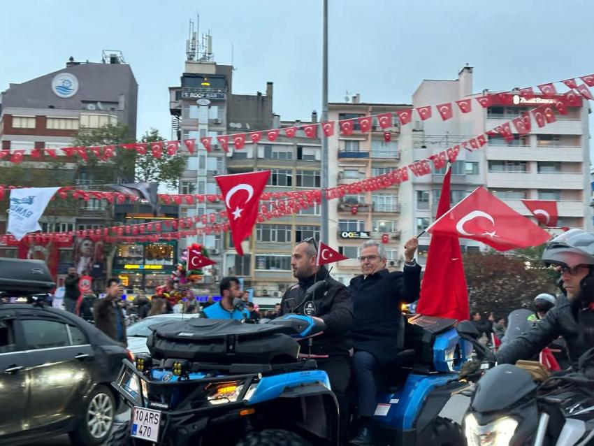 BANDIRMA’DA 23 NİSAN COŞKUSU MOTOSİKLET KORTEJİYLE ZİRVEYE TAŞINDI