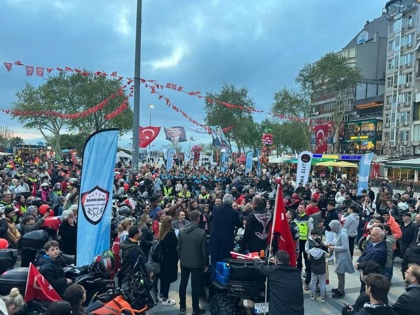 BANDIRMA’DA 23 NİSAN COŞKUSU MOTOSİKLET KORTEJİYLE ZİRVEYE TAŞINDI