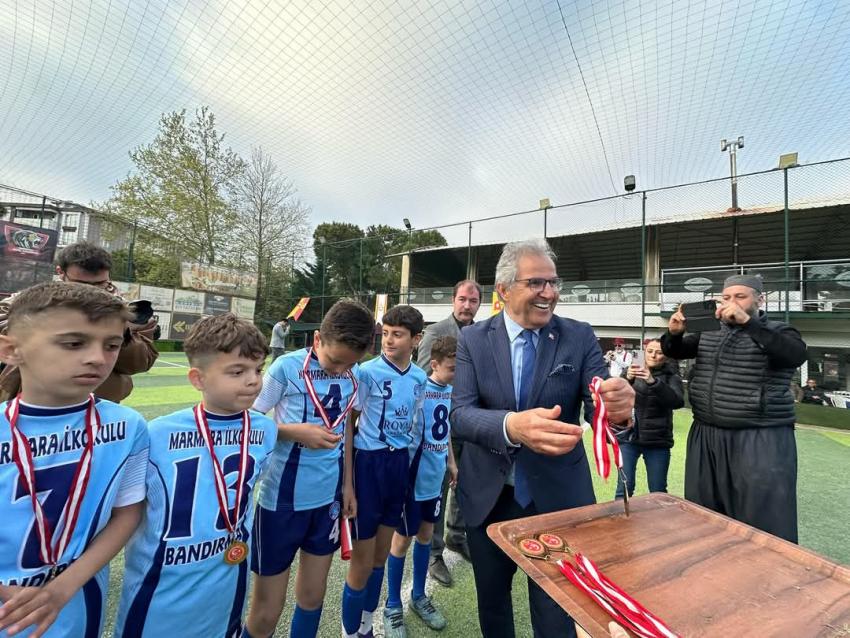 BANDIRMA’DA 23 NİSAN COŞKUSU “ULUSAL EGEMENLİK KUPASI” İLE TAÇLANDI