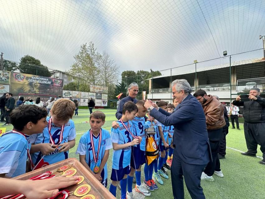 BANDIRMA’DA 23 NİSAN COŞKUSU “ULUSAL EGEMENLİK KUPASI” İLE TAÇLANDI