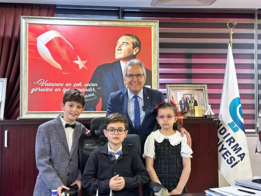 BANDIRMA BELEDİYESİ’NDE 23 NİSAN GELENEĞİ: BAŞKANLIK KOLTUĞU MİNİKLERE EMANET