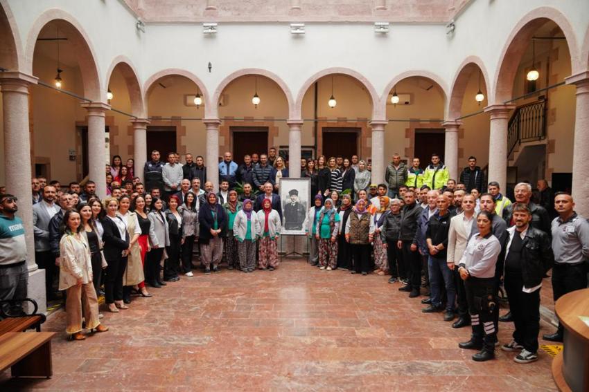 AYVALIK’TA BAŞKAN ERGİN MESAİ ARKADAŞLARIYLA BAYRAMLAŞTI