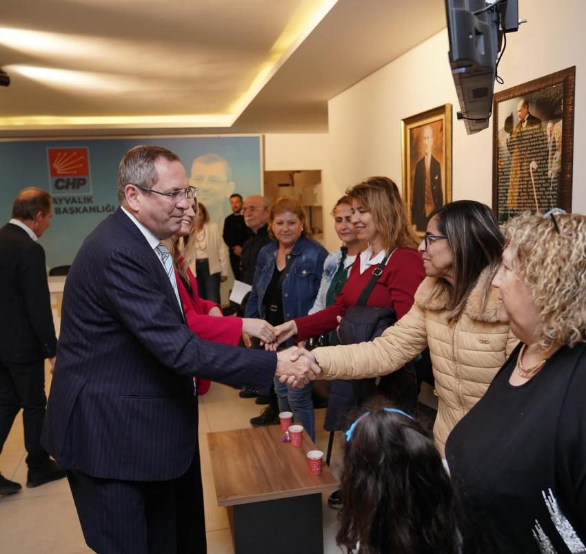 AYVALIK’TA BAŞKAN ERGİN PARTİLİLERİYLE BAYRAMLAŞTI