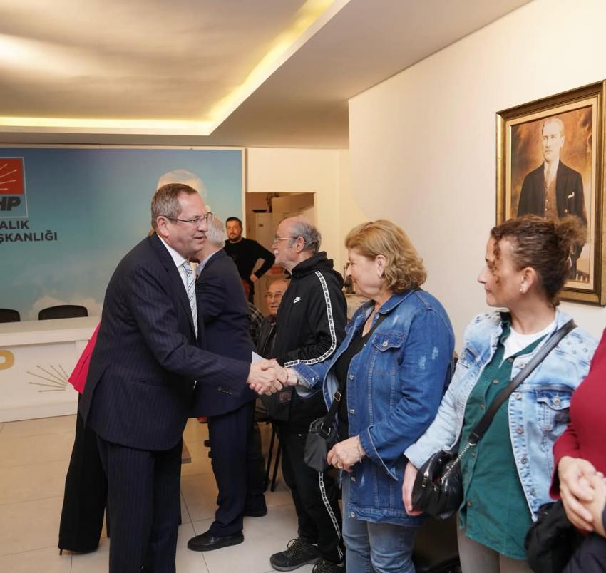 AYVALIK’TA BAŞKAN ERGİN PARTİLİLERİYLE BAYRAMLAŞTI