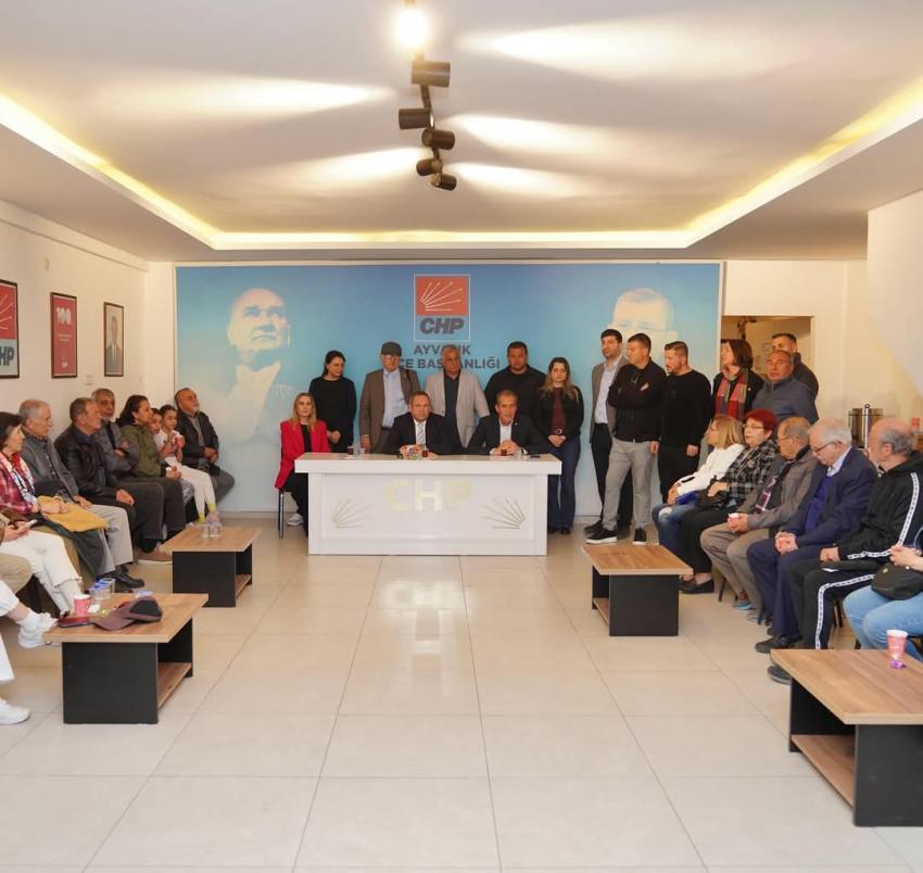 AYVALIK’TA BAŞKAN ERGİN PARTİLİLERİYLE BAYRAMLAŞTI
