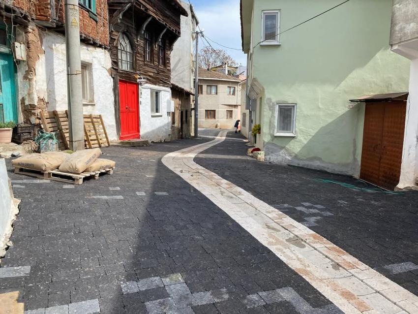 BANDIRMA BELEDİYESİ'NDEN ALT YAPI VE ÜST YAPI HAMLESİ: PARKE VE ASFALT ÇALIŞMALARI TÜM HIZIYLA DEVAM EDİYOR