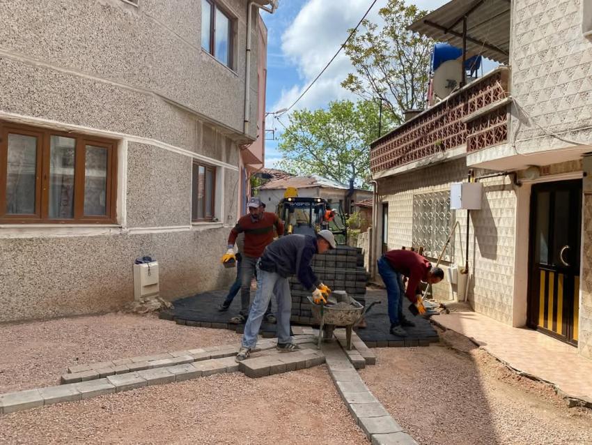 BANDIRMA BELEDİYESİ'NDEN ALT YAPI VE ÜST YAPI HAMLESİ: PARKE VE ASFALT ÇALIŞMALARI TÜM HIZIYLA DEVAM EDİYOR