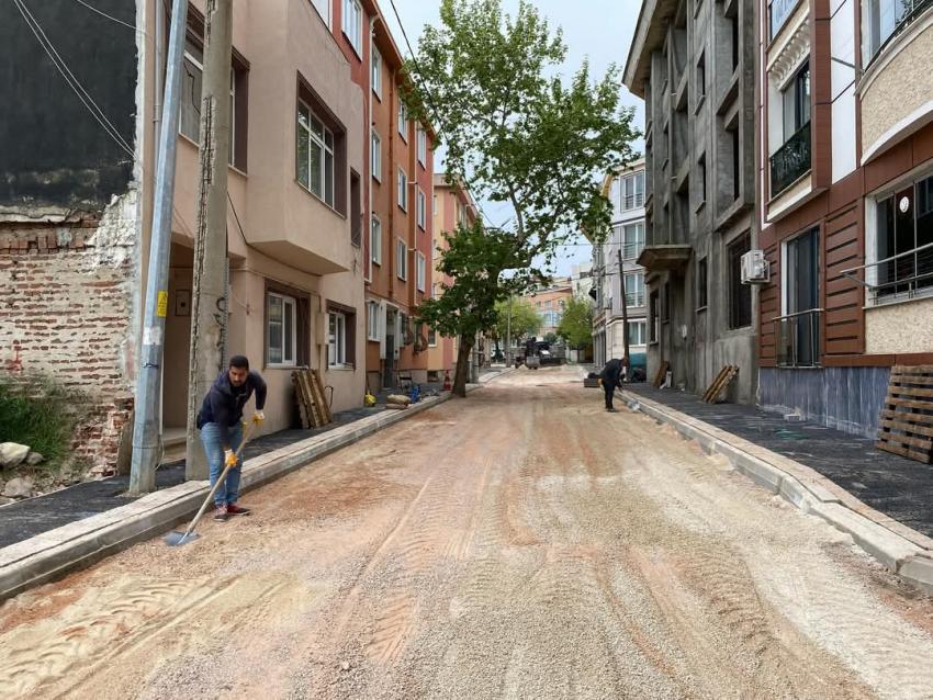 BANDIRMA BELEDİYESİ'NDEN ALT YAPI VE ÜST YAPI HAMLESİ: PARKE VE ASFALT ÇALIŞMALARI TÜM HIZIYLA DEVAM EDİYOR