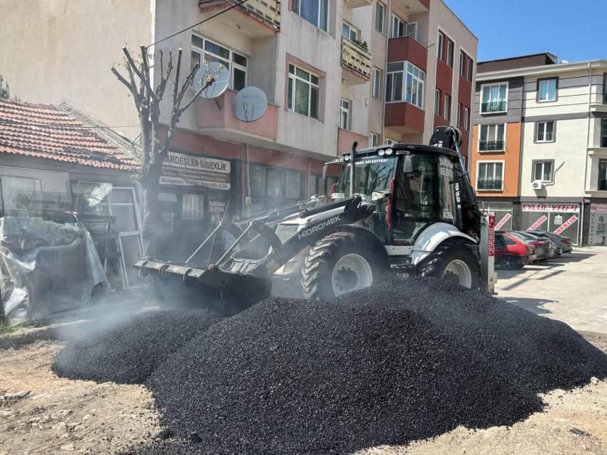 BANDIRMA BELEDİYESİ'NDEN ALT YAPI VE ÜST YAPI HAMLESİ: PARKE VE ASFALT ÇALIŞMALARI TÜM HIZIYLA DEVAM EDİYOR