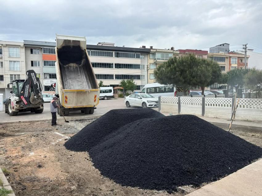 BANDIRMA’DA HİZMET ATAĞI: ÇEVRE DÜZENLEMESİ, ASFALT ONARIMI VE TRAFİK DÜZENLEMELERİ SÜRÜYOR