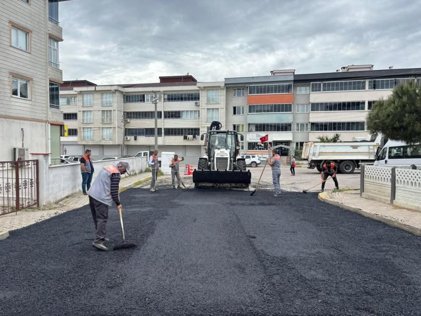 BANDIRMA’DA HİZMET ATAĞI: ÇEVRE DÜZENLEMESİ, ASFALT ONARIMI VE TRAFİK DÜZENLEMELERİ SÜRÜYOR