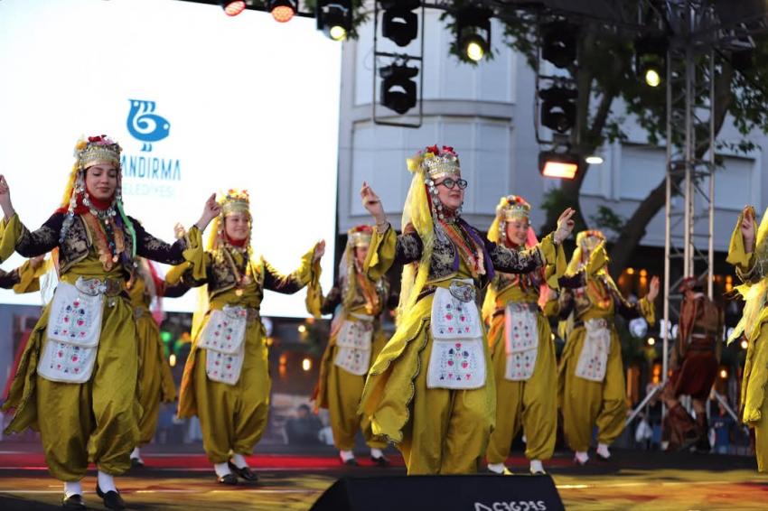 BANDIRMA SAHİL ŞENLİKLERİ COŞKUYLA BAŞLADI!