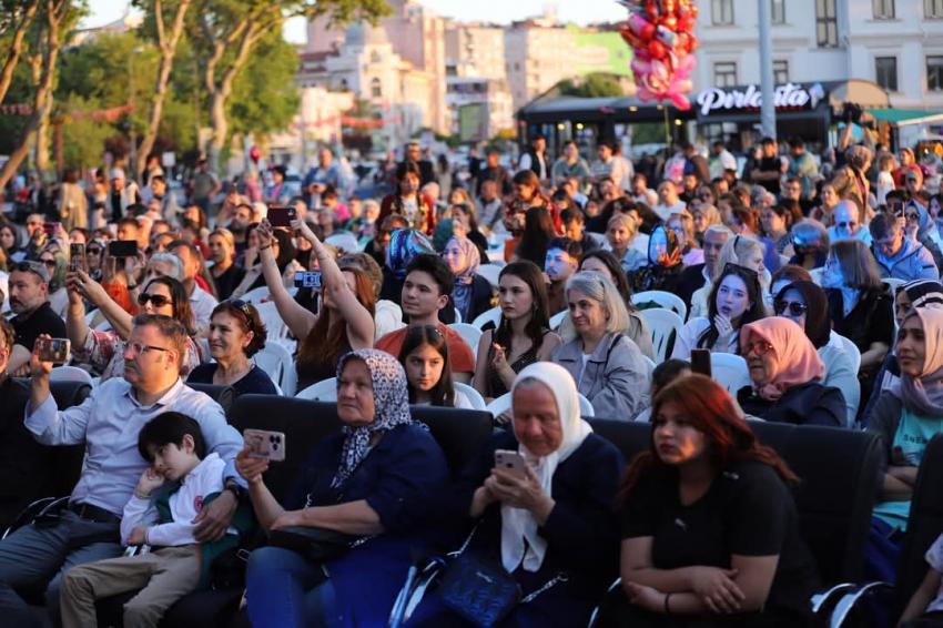 BANDIRMA SAHİL ŞENLİKLERİ COŞKUYLA BAŞLADI!