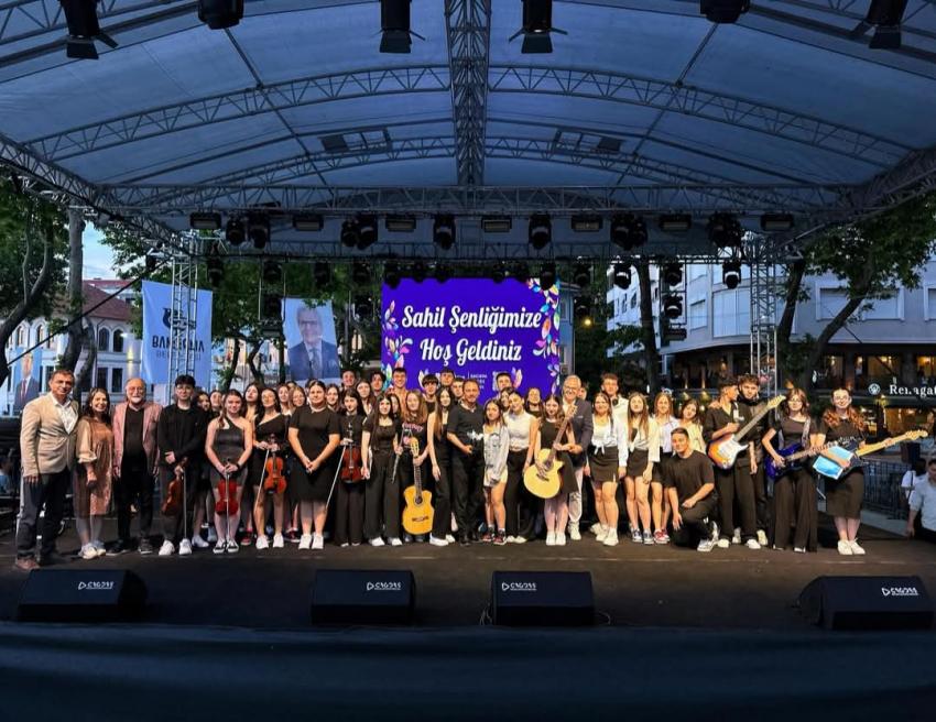 BANDIRMA SAHİL ŞENLİĞİ TÜM COŞKUSUYLA DEVAM EDİYOR!