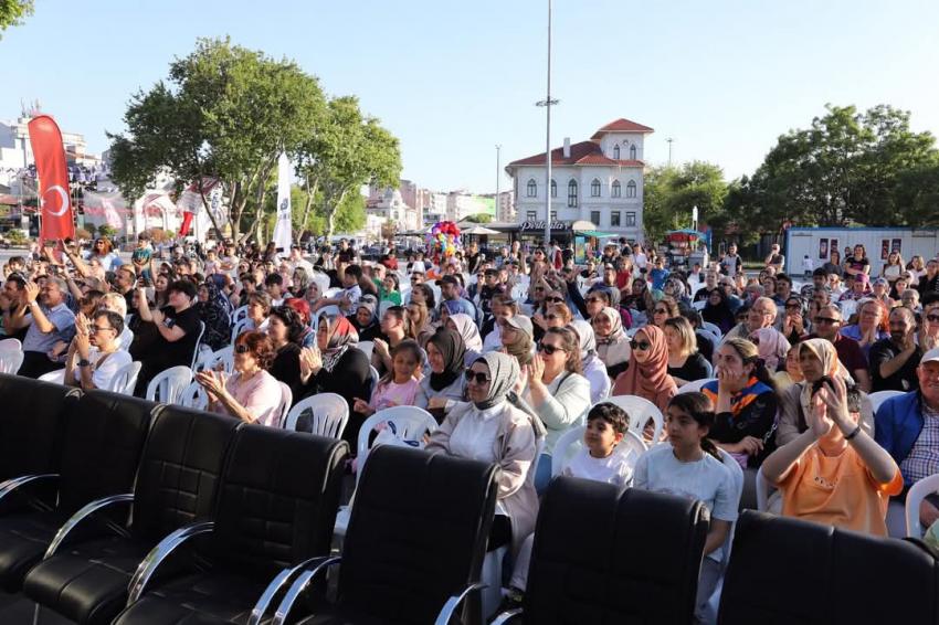 BANDIRMA SAHİL ŞENLİĞİ TÜM COŞKUSUYLA DEVAM EDİYOR!