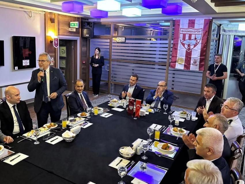 BAŞKAN MİRZA, BANDIRMASPOR’A MORAL VE DESTEK PROGRAMINA KATILDI