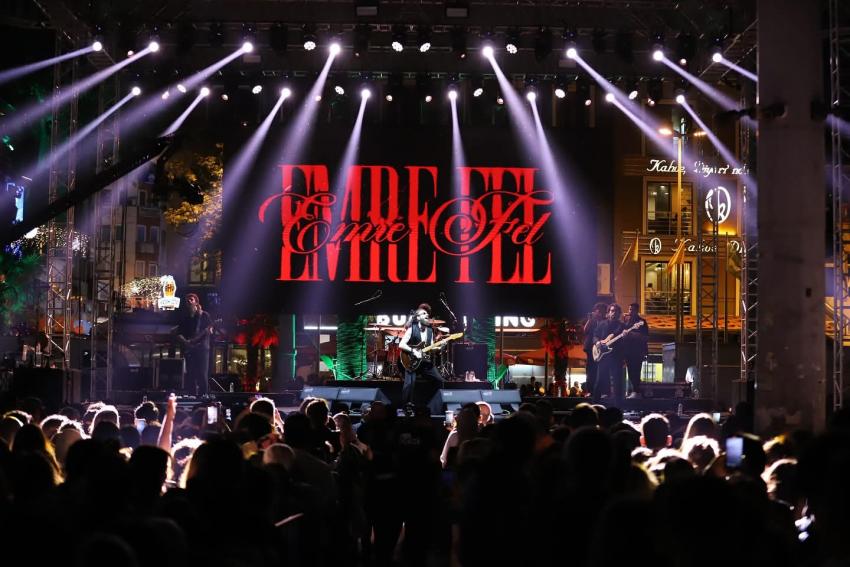 BANDIRMA’DA FESTİVAL COŞKUSU EMRE FEL KONSERİYLE ZİRVEYE ULAŞTI