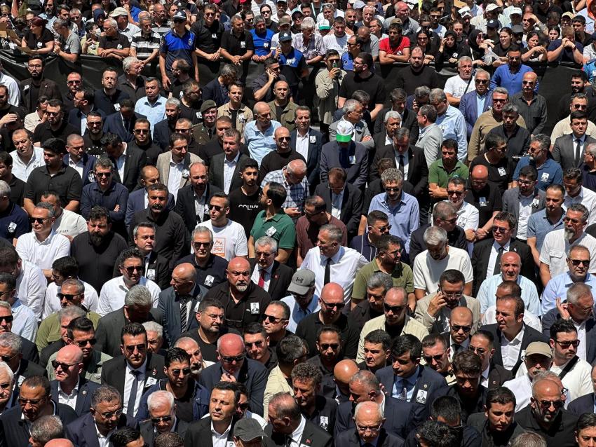 BAŞKAN MİRZA'DAN FERDİ ZEYREK İÇİN: ÇOK ERKEN OLDU, HİKAYE YARIM KALDI!