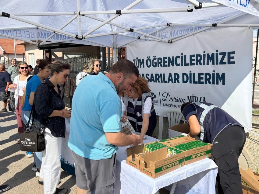 BANDIRMA BELEDİYESİ’NDEN SINAV SABAHI ÖĞRENCİLERE MORAL DESTEĞİ