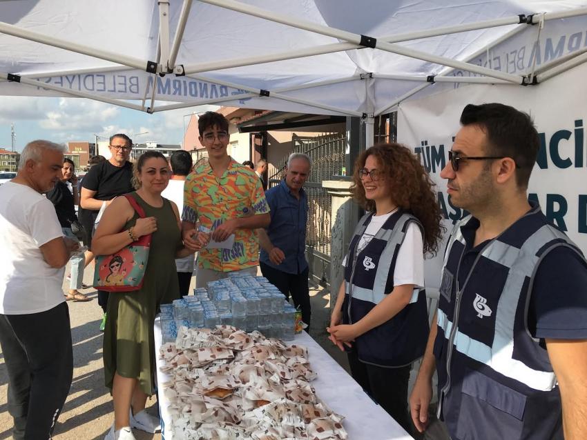 BANDIRMA BELEDİYESİ’NDEN SINAV SABAHI ÖĞRENCİLERE MORAL DESTEĞİ