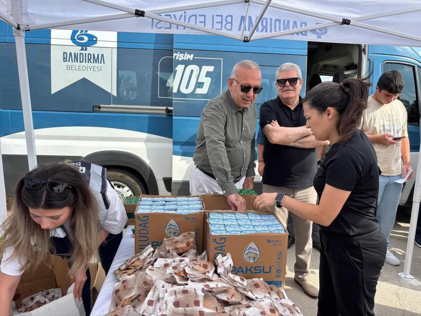 BANDIRMA BELEDİYESİ’NDEN SINAV SABAHI ÖĞRENCİLERE MORAL DESTEĞİ