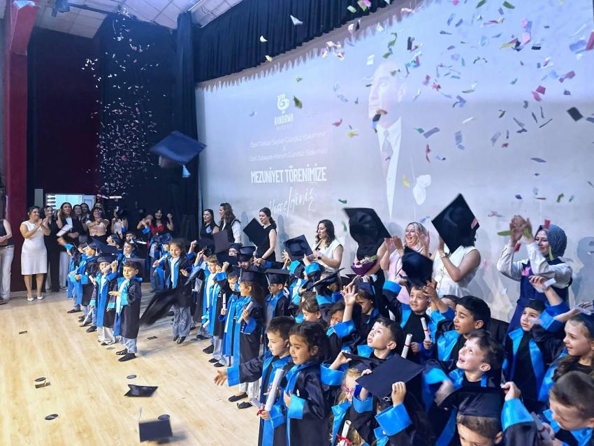 BANDIRMA BELEDİYESİ KREŞLERİNDE MEZUNİYET COŞKUSU