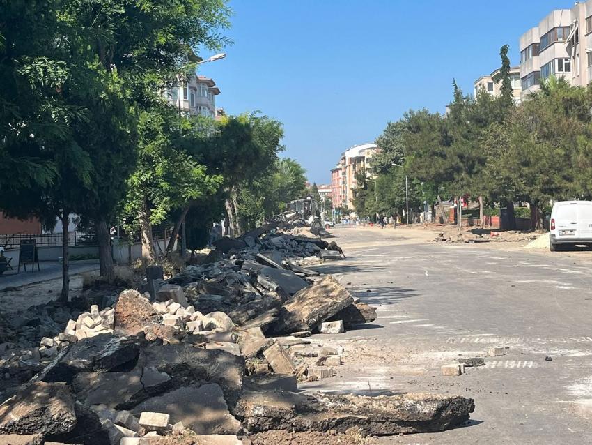 MEHMETÇİK CADDESİ’NDE YAYA KALDIRIMI ÇALIŞMALARI BAŞLADI