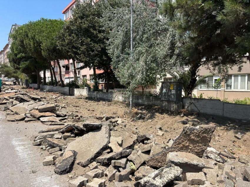 MEHMETÇİK CADDESİ’NDE YAYA KALDIRIMI ÇALIŞMALARI BAŞLADI