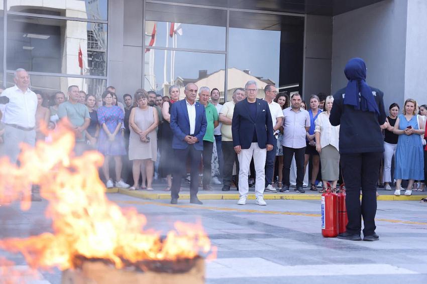 BANDIRMA BELEDİYESİ’NDEN AFETLERE KARŞI GÜÇLÜ ADIM: EĞİTİM, TATBİKAT VE KOORDİNASYON MERKEZİYLE HAZIRLIKLAR ARTIYOR