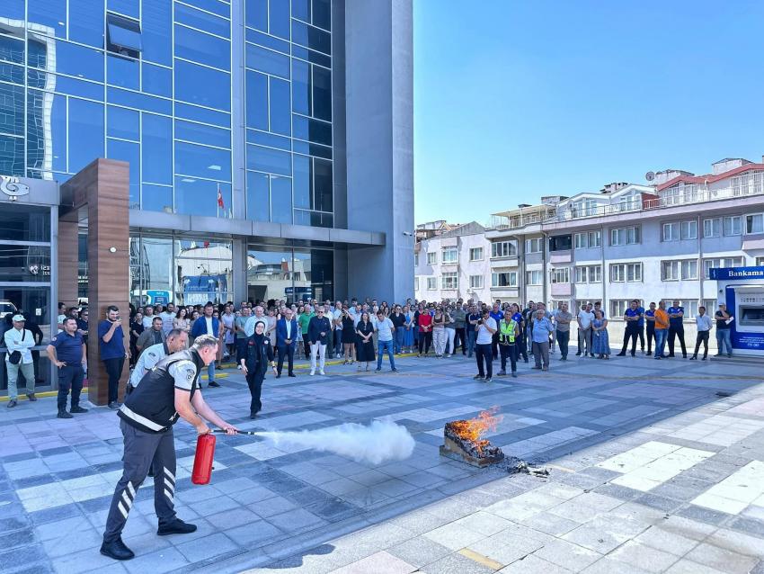 BANDIRMA BELEDİYESİ’NDEN AFETLERE KARŞI GÜÇLÜ ADIM: EĞİTİM, TATBİKAT VE KOORDİNASYON MERKEZİYLE HAZIRLIKLAR ARTIYOR