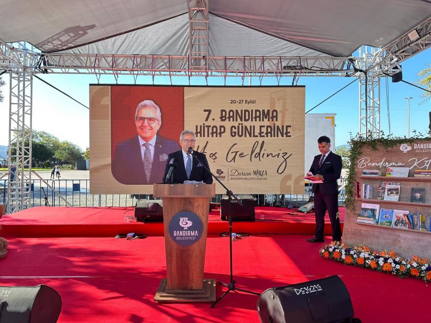 7. BANDIRMA KİTAP GÜNLERİ BAŞLADI: BAŞKAN MİRZA “OKUMAK DÜNYAYI DEĞİŞTİRİR” MESAJIYLA ETKİNLİĞİ AÇTI