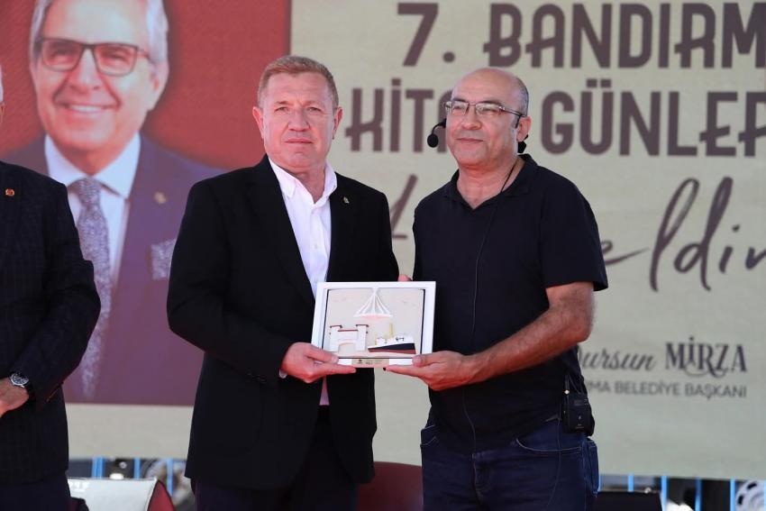 EDEBİYATIN VE MÜZİĞİN BÜYÜSÜ BANDIRMA’DA HAYAT BULDU