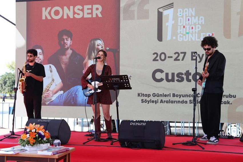 EDEBİYATIN VE MÜZİĞİN BÜYÜSÜ BANDIRMA’DA HAYAT BULDU