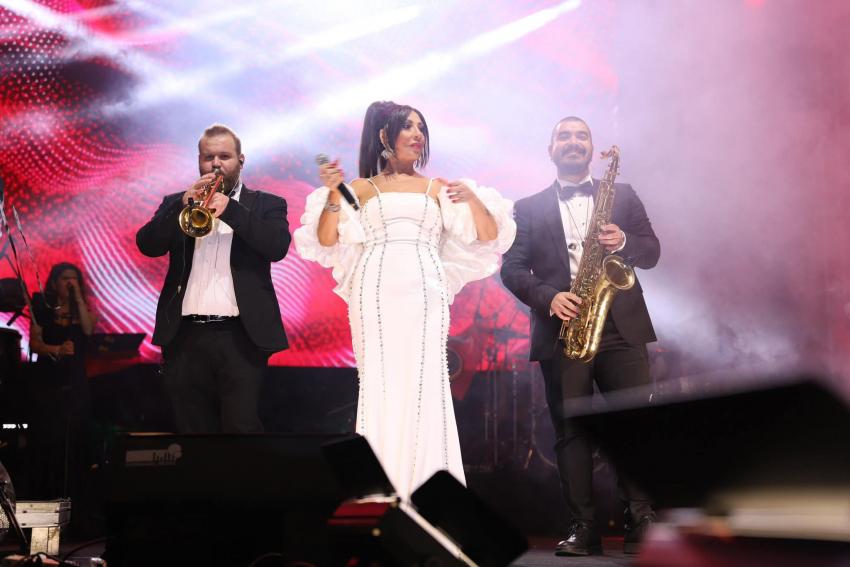 Bandırma’da Cumhuriyet Coşkusu: Işın Karaca Sahne Aldı