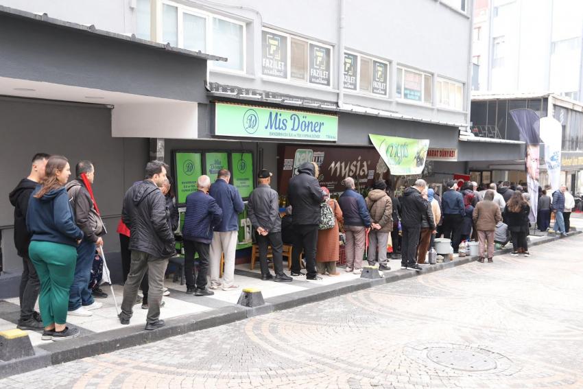 BANDIRMA’DA CUMHURİYET COŞKUSU: GELENEKSEL CUMHURİYET YEMEĞİ’NDE BİRLİK VE DAYANIŞMA MESAJI