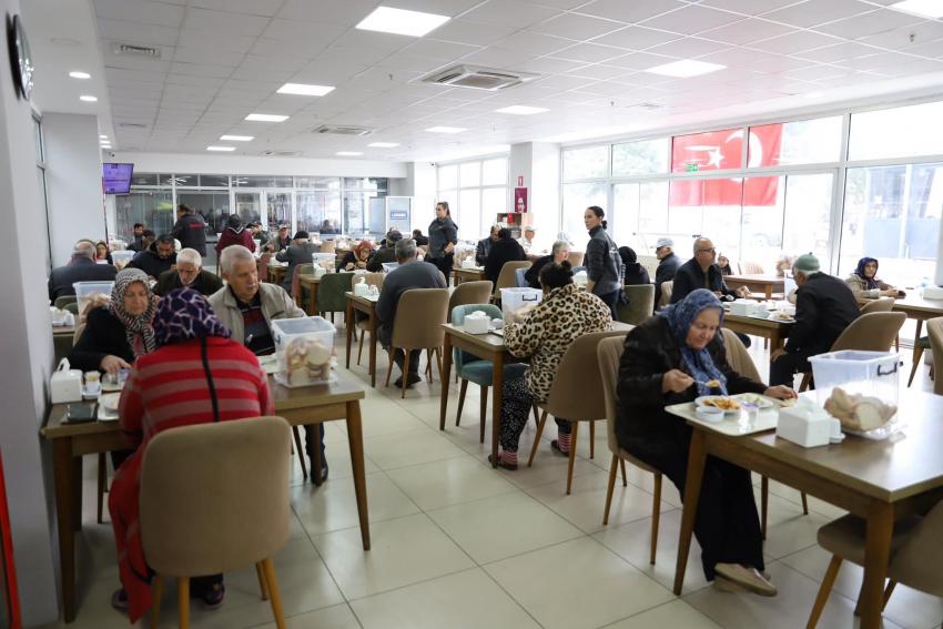 BANDIRMA’DA CUMHURİYET COŞKUSU: GELENEKSEL CUMHURİYET YEMEĞİ’NDE BİRLİK VE DAYANIŞMA MESAJI