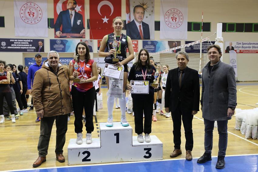 BURHANİYE BELEDİYESİ 100. YIL CUMHURİYET VOLEYBOL TURNUVASININ ÖDÜL TÖRENİ YAPILDI