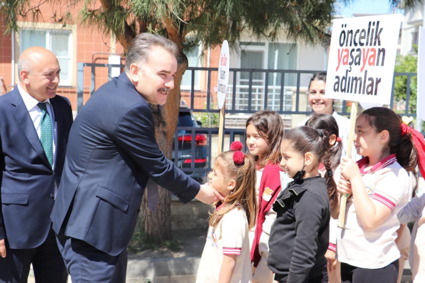 EDREMIT’TE TRAFIK VE İLKYARDIM HAFTASI MIMAR SINAN İLKOKULUNDA KUTLANDI