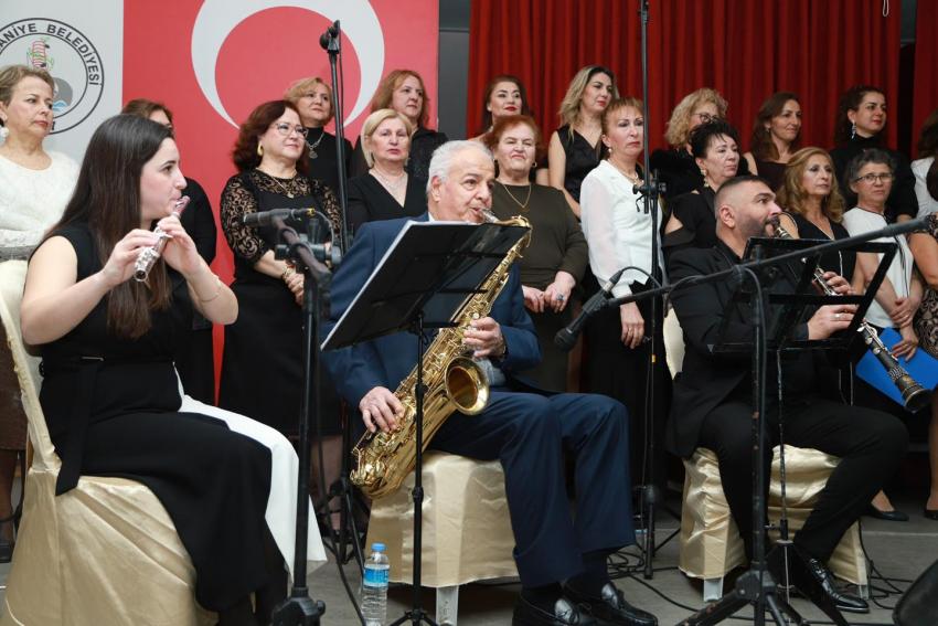 Burhaniye Belediyesi Kadın Korosu İlk Konserini Düzenledi
