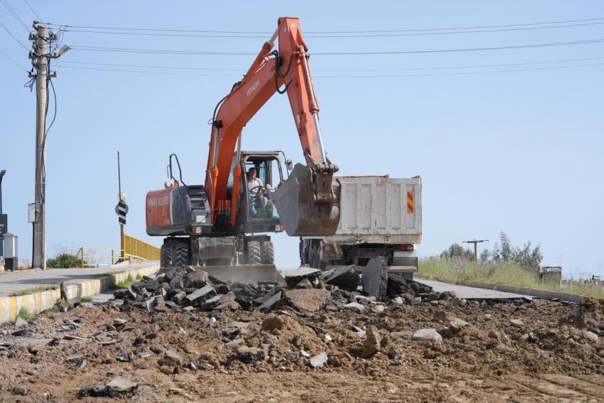 BURHANİYE BELEDİYESİ FEN İŞLERİ EKİPLERİ ÇALIŞMALARINI SÜRDÜRÜYOR