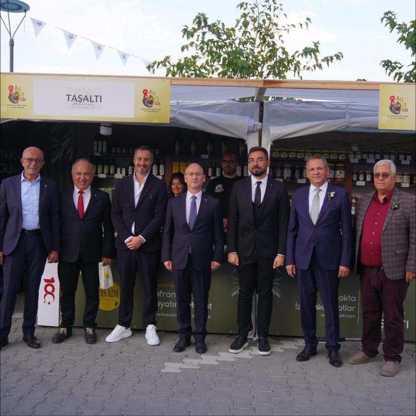 Ayvalık’ta Zeytin ve Zeytinyağı Büyük Festival Pazarı Açıldı.