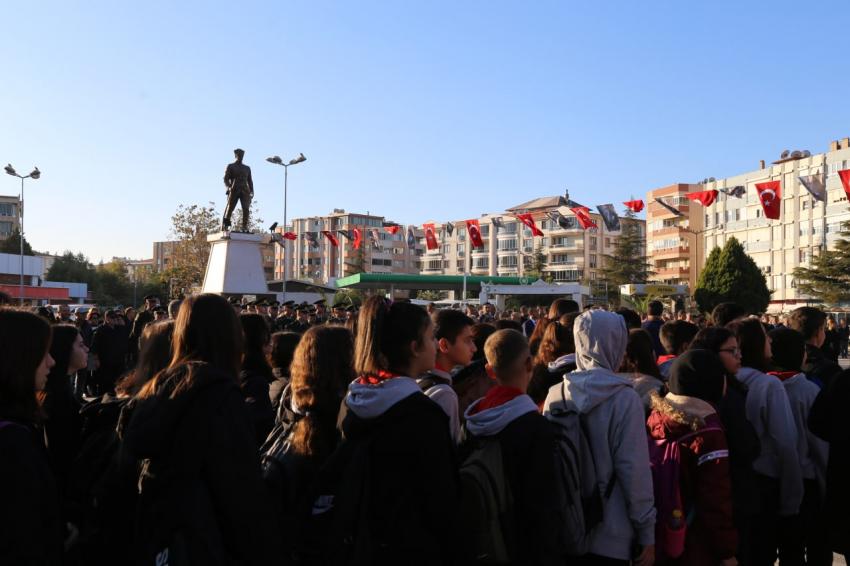 ULU ÖNDER MUSTAFA KEMAL ATATÜRK 84. YILINDA EDREMIT’TE ANILDI