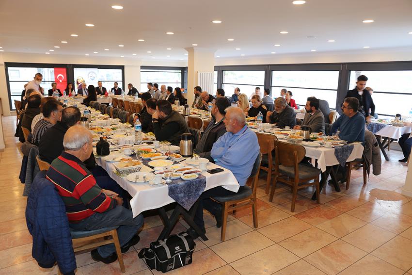 BAŞKAN DEVECİLER GAZETECİLERLE BİR ARAYA GELDİ