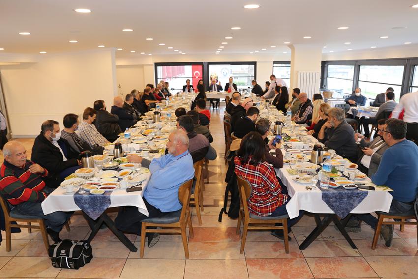 BAŞKAN DEVECİLER GAZETECİLERLE BİR ARAYA GELDİ