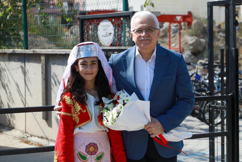 İlköğretim Haftası Burhaniye’de Düzenlenen Törenle Kutlandı