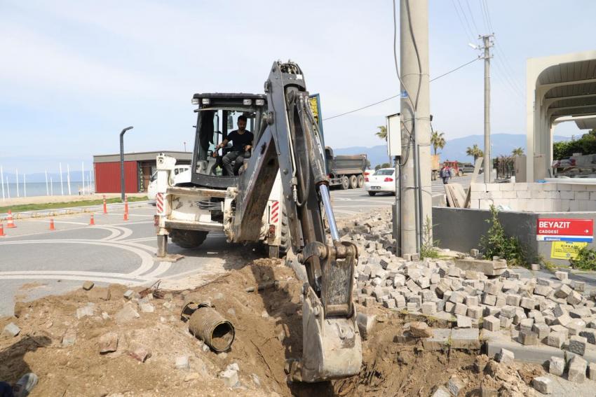 BURHANİYE BELEDİYESİ FEN İŞLERİ EKİPLERİ ÇALIŞMALARINI SÜRDÜRÜYOR